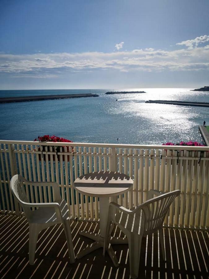 ביצ'לייה B&B La Baia Sea Rooms מראה חיצוני תמונה