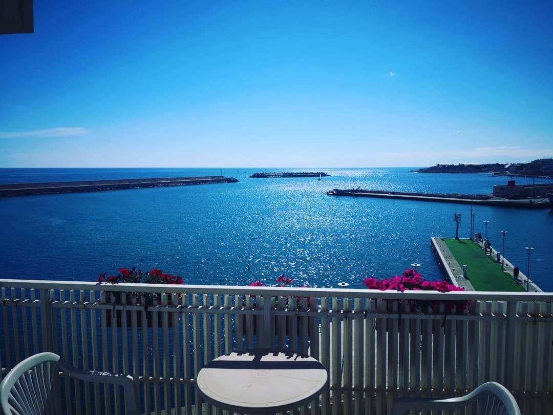 ביצ'לייה B&B La Baia Sea Rooms מראה חיצוני תמונה